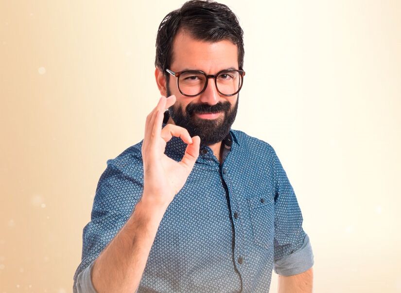 muž je spokojen se zvětšením penisu sodou